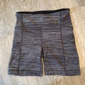 Lululemon short size 4 good condition